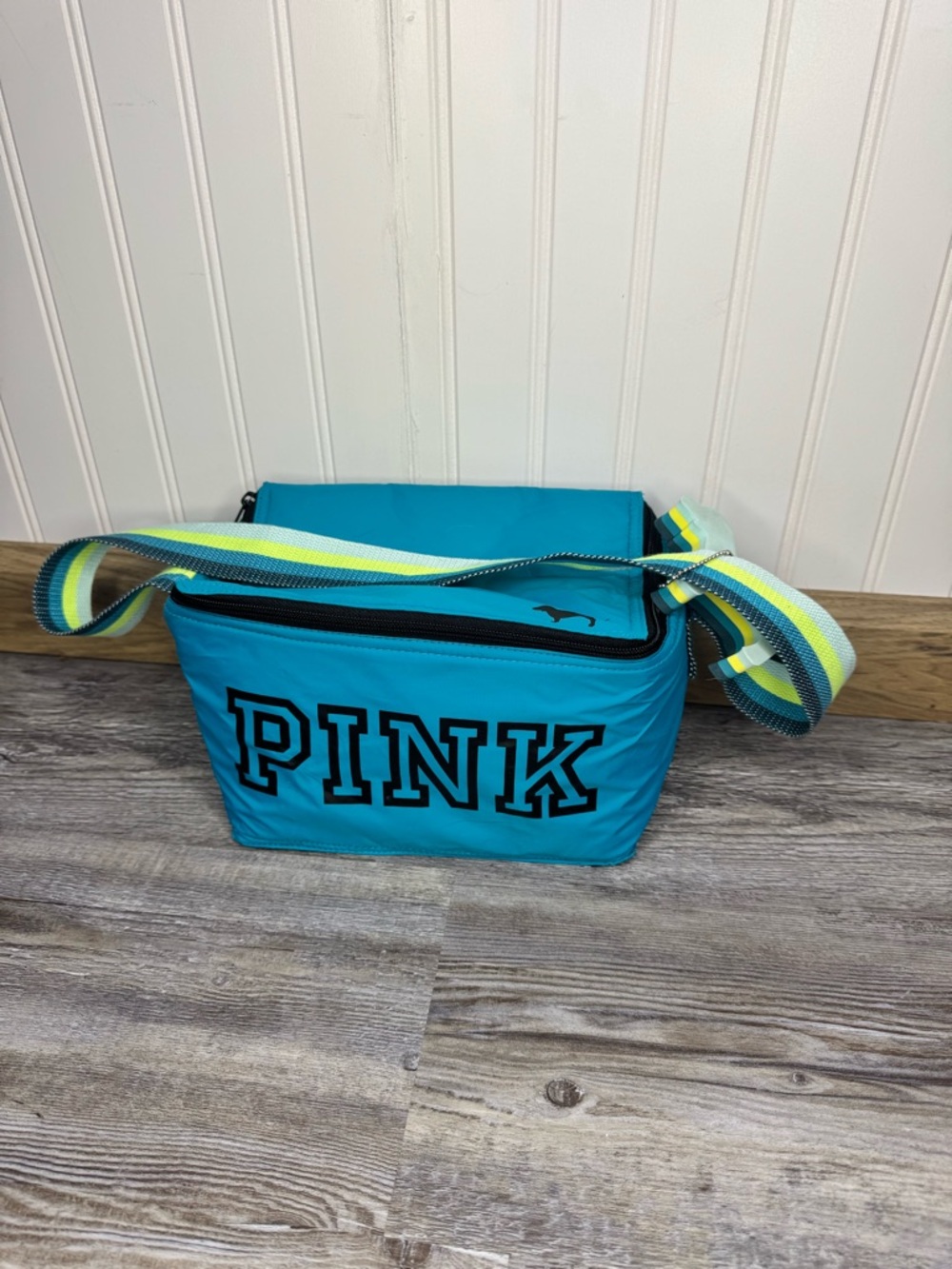 Victorias Secret Pink Logo Beach Cooler or Lunch Bag Teak Blue Multicolor Strap